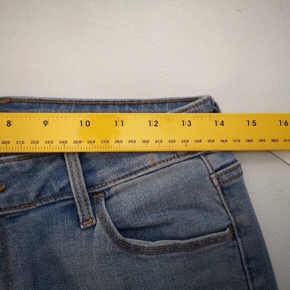 NWT Old Navy Ladies Size 6 Light Wash Mid Rise Bootcut Blue Jeans - Picture 11 of 13